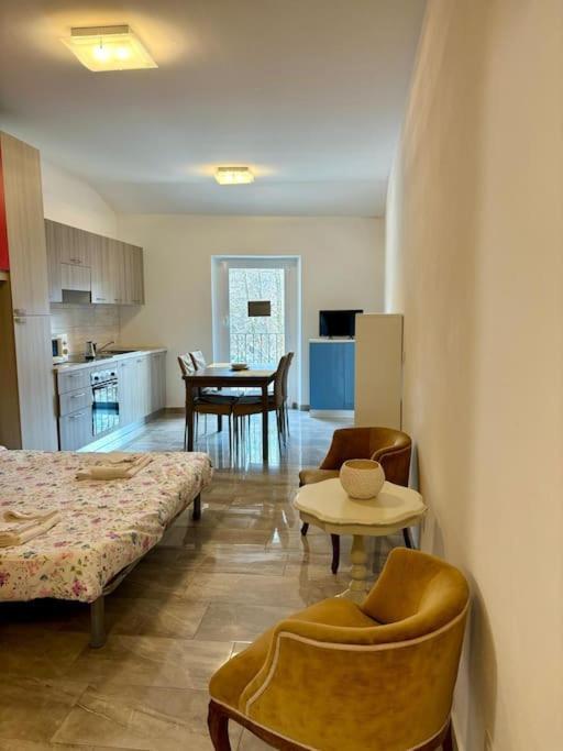 Ferienwohnung Loft In Fiera Varzi Exterior foto